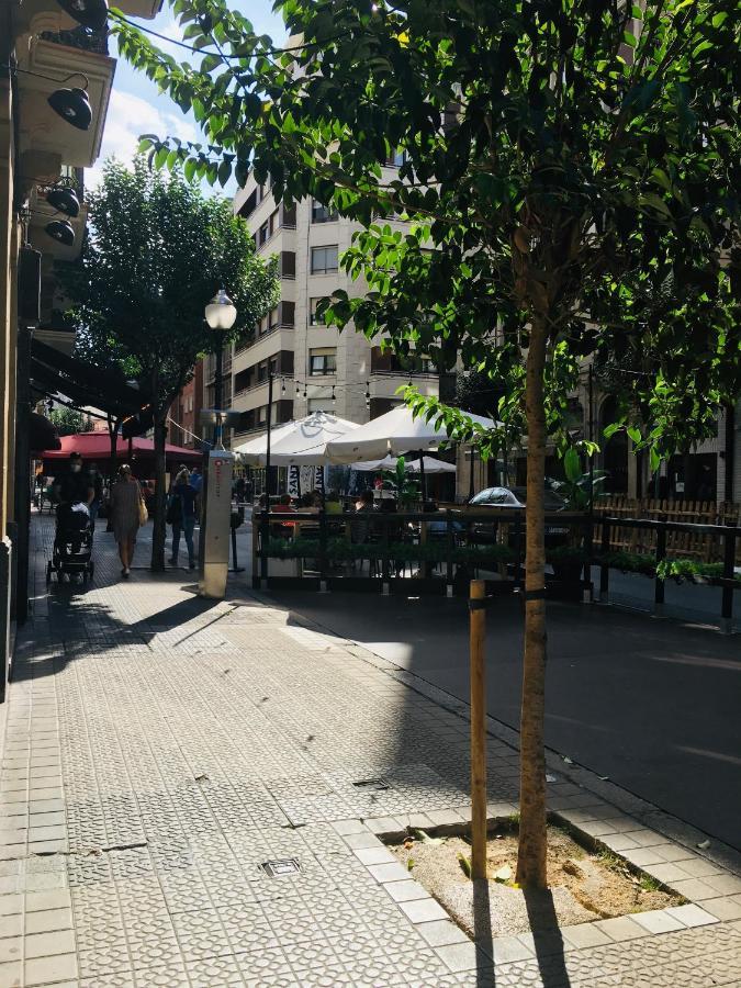 Piso Céntrico con Patio Appartamento Bilbao Esterno foto