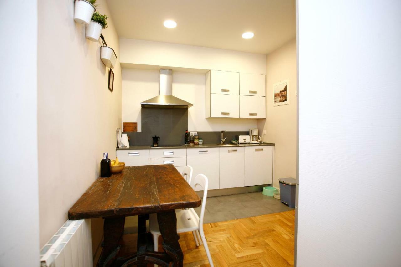 Piso Céntrico con Patio Appartamento Bilbao Esterno foto